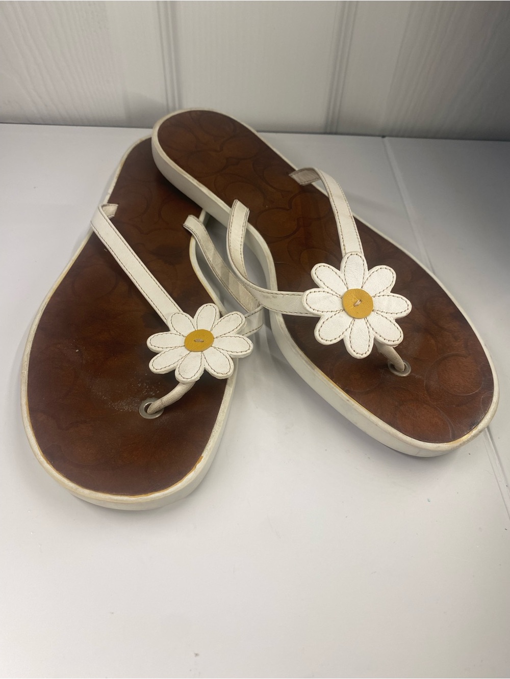 Coach Samira Signature White Daisy Thong Sandals w Monogram Brown Footbed